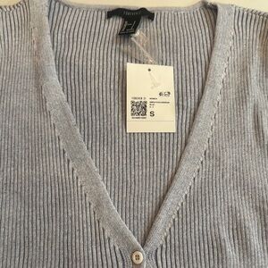 Forever 21 Gray V-Neck Sweater with Ribbed Texture